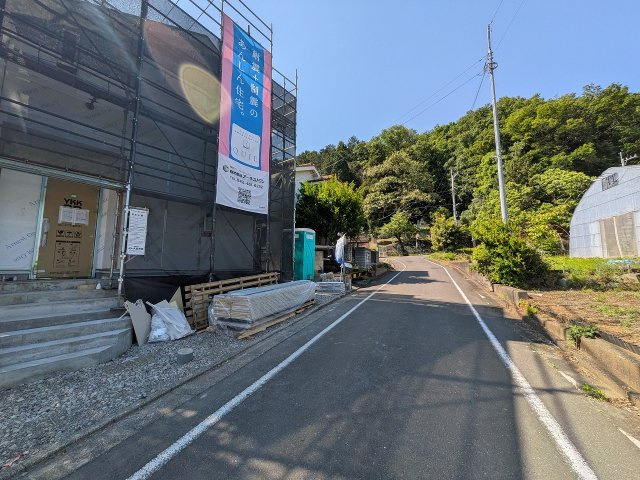 八王子市　平町　新築一戸建て　２期の前面道路含む現地写真|～北西側5ｍ道路に面しています～