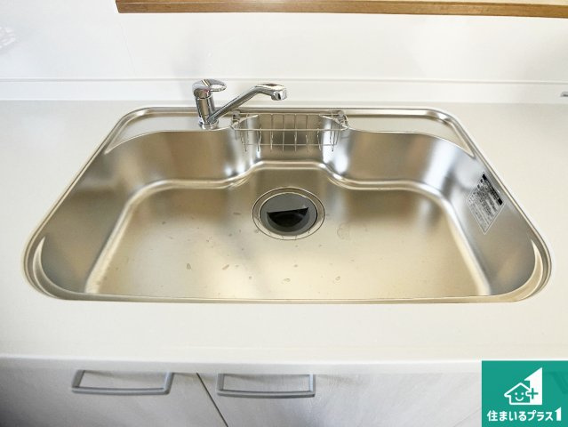 加古川市平岡町西谷　中古一戸建ての設備|広々としたシンクで食器洗いも楽々！