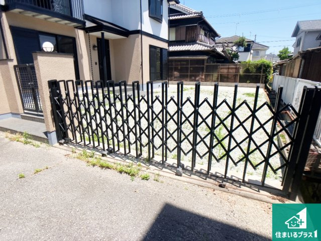 加古川市平岡町西谷　中古一戸建ての駐車場|６台分の駐車スペース有り！急な来客でも安心です！