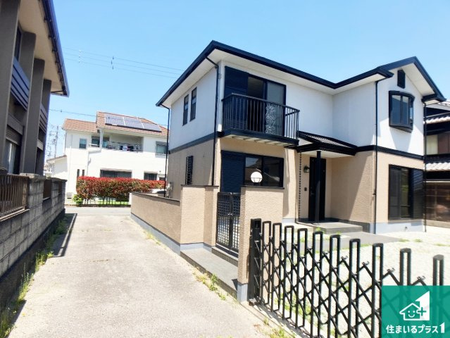 加古川市平岡町西谷　中古一戸建ての前面道路含む現地写真|車通りの少ない前面道路！お子様がいらっしゃるご家族でも安心！