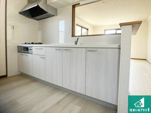 加古川市平岡町西谷　中古一戸建てのキッチン|子供を見守れる、カウンターキッチン！
