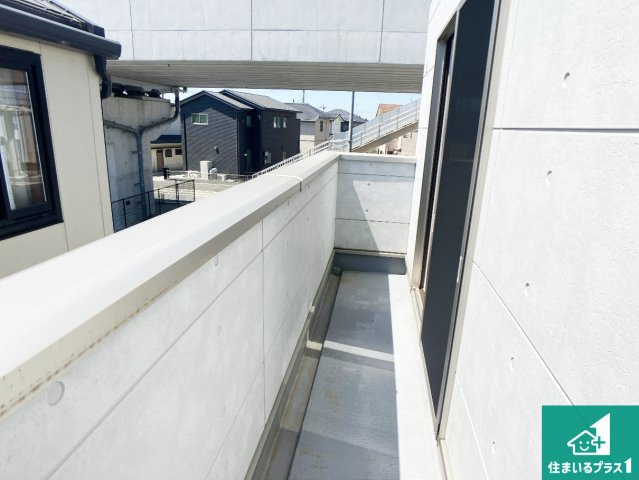 加古川市加古川町中津　中古一戸建てのバルコニー|ワイドバルコニーは洗濯物を干すスペースが広いのでご家族が多くても安心！