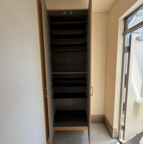 ハイツからんⅡの玄関