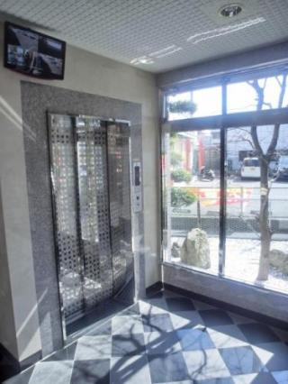 福岡市南区若久１丁目の賃貸マンションのエントランス