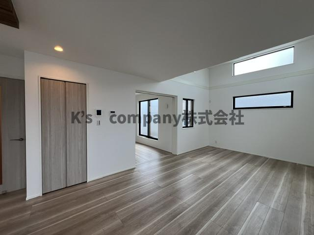 茅ヶ崎市下町屋2丁目　新築戸建　5号棟の洋室|リビング隣接にお部屋が設けられております♪