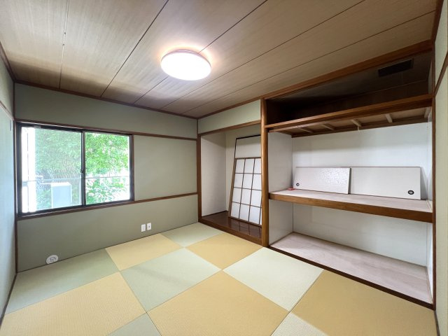 横浜なのに、まるでリゾート地！ペット飼育は頭数制限なし！広々メゾネットタイプの５ＬＤＫで叶うワンにゃんライフ♪【リノベ／ガーデン南山手】の和室|和室です