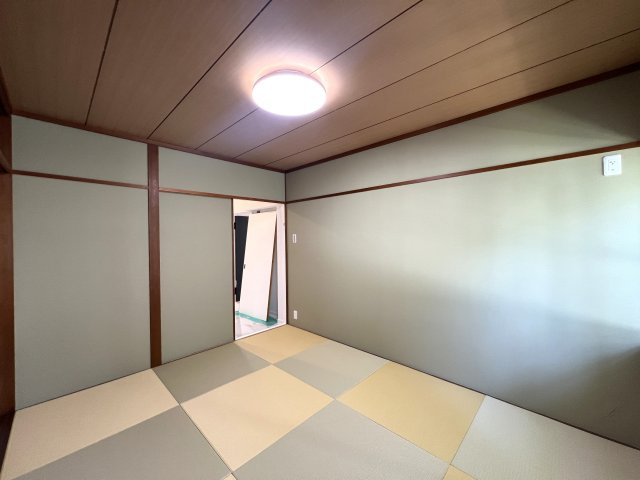 横浜なのに、まるでリゾート地！ペット飼育は頭数制限なし！広々メゾネットタイプの５ＬＤＫで叶うワンにゃんライフ♪【リノベ／ガーデン南山手】の和室|柔らかい畳が心地よい和室