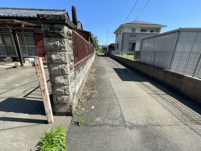 売地・住宅用売地　太田市鳥山上町　鳥之郷小学校・西中学校の前面道路含む現地写真