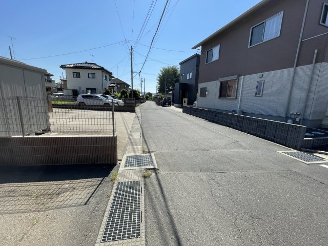 売地・住宅用売地　太田市鳥山上町　鳥之郷小学校・西中学校の前面道路含む現地写真