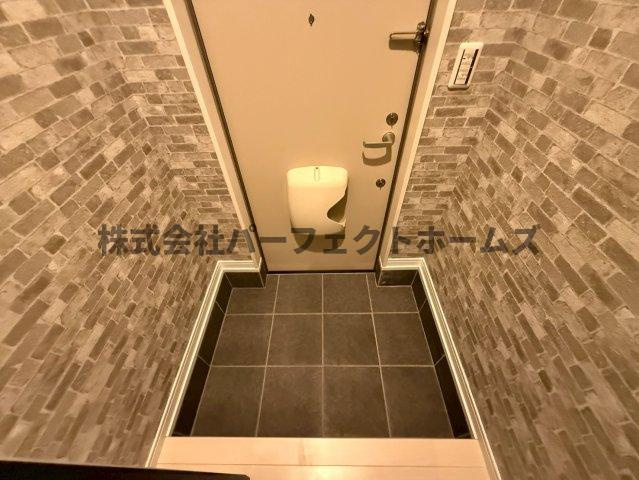 高野道ガレージハウスB棟の玄関|きれいな玄関です