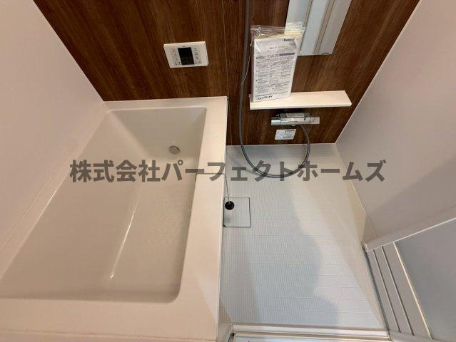 高野道ガレージハウスB棟の浴室|落ち着いた空間のお風呂です