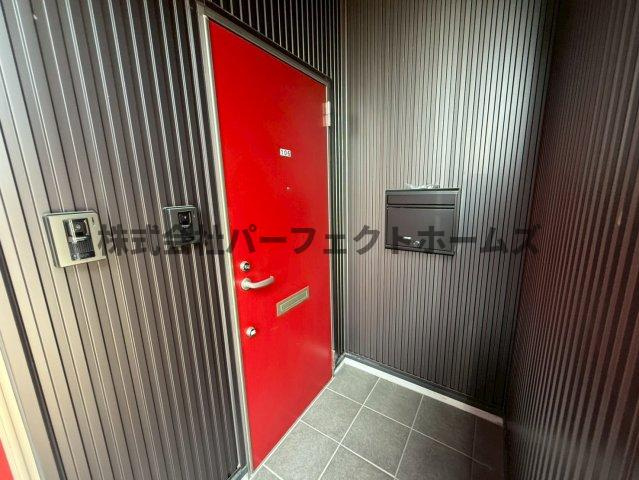 高野道ガレージハウスB棟のエントランス|落ち着いたエントランスです