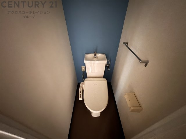 温水洗浄便座付きのトイレです♪