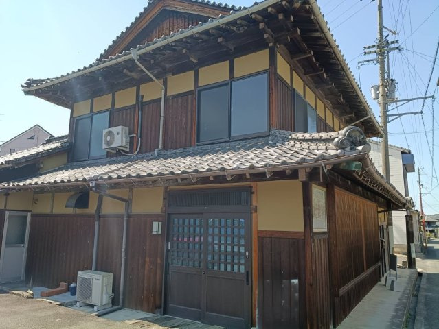 西条市氷見丙597-1　店舗付き住宅の外観
