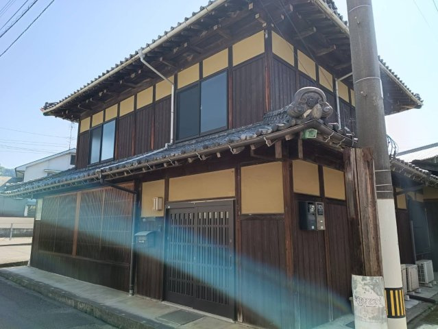 西条市氷見丙597-1　店舗付き住宅の外観