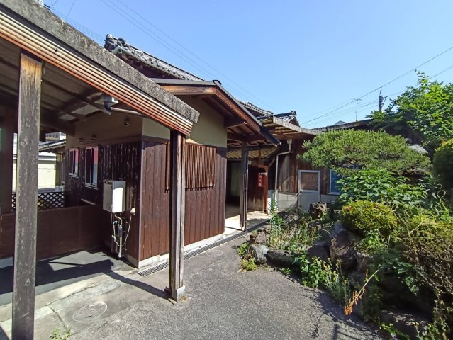 西条市氷見丙597-1　店舗付き住宅の外観