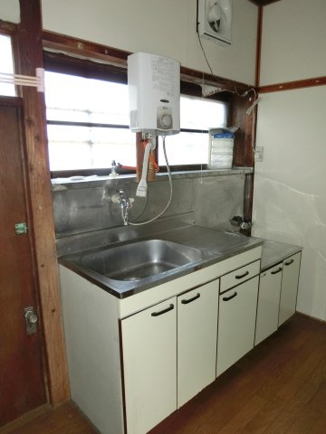 濱田産業貸家のキッチン|広めのキッチンです