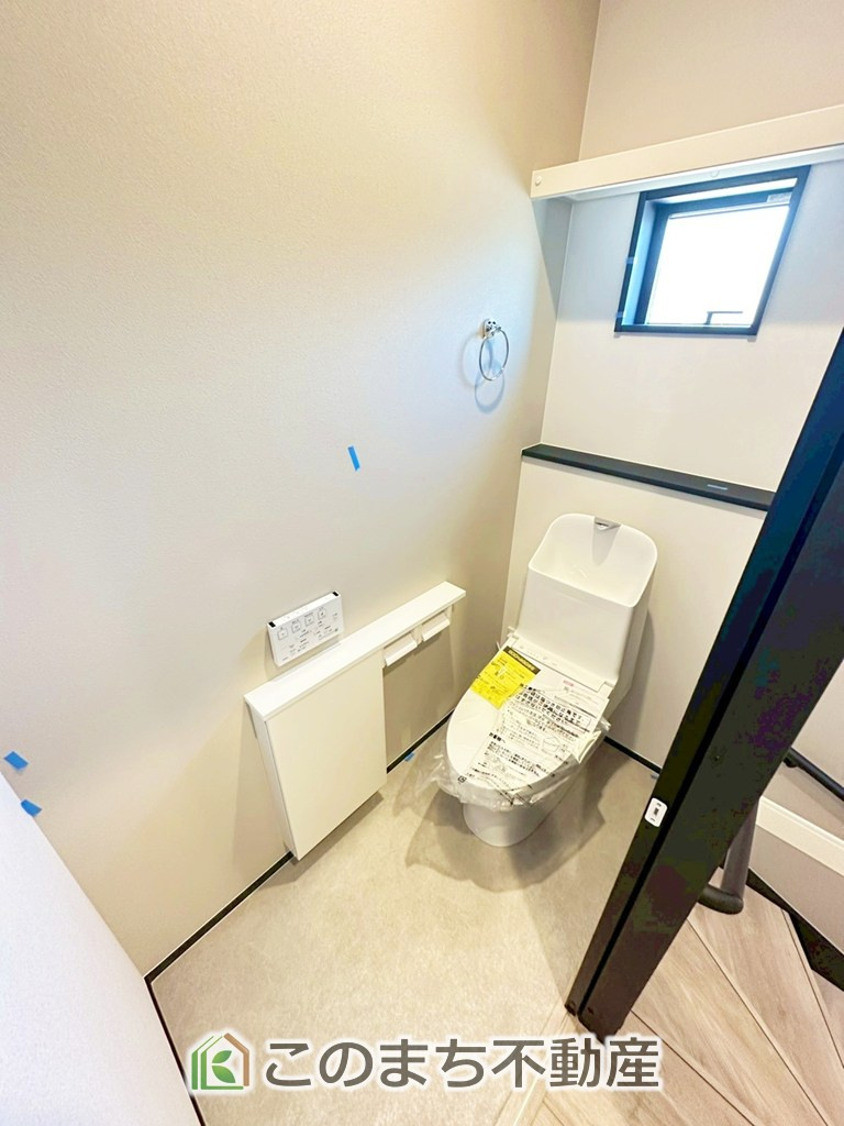 タマタウン宇都宮市細谷町Ⅱのトイレ|小窓から換気ができて清潔なトイレスペース☆温水洗浄便座搭載です！
