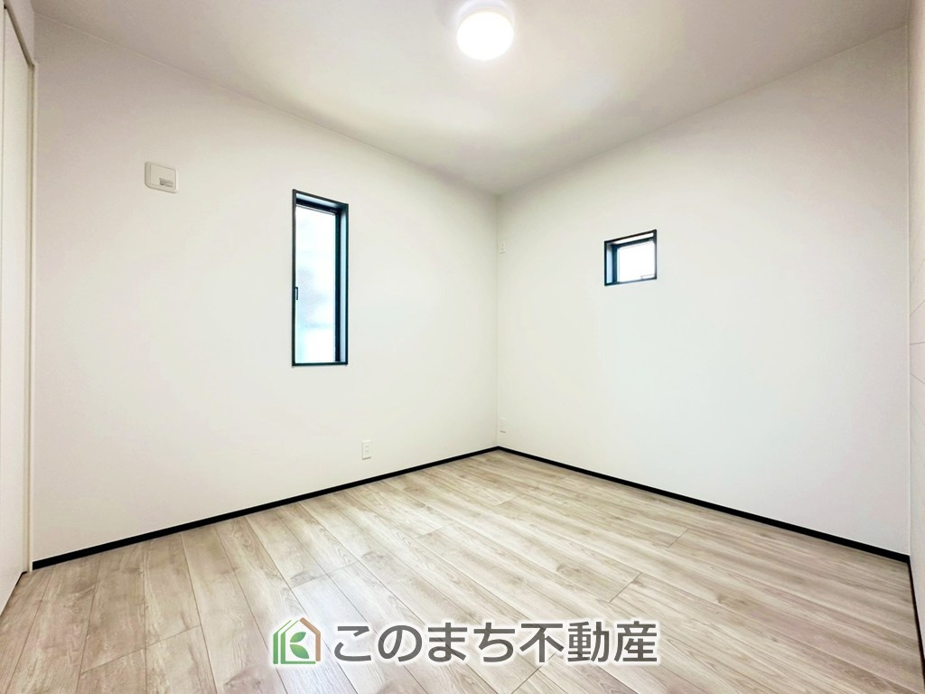 タマタウン宇都宮市細谷町Ⅱの洋室|洋室はお手入れのしやすいフローリング仕様です。普段はフロアモップなどを使って、簡単にお掃除していただけます◎
