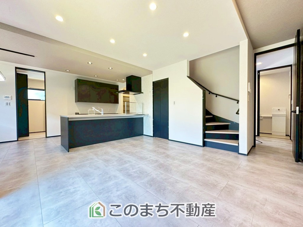 タマタウン宇都宮市細谷町Ⅱの居間・リビング|時間のゆとりと空間、暖かな陽光がもたらす光と風を独占してください。新しい暮らしが始まります。
