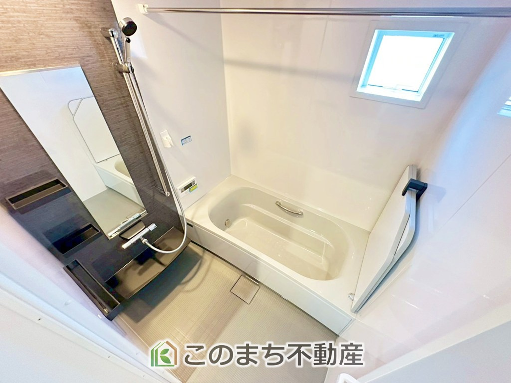タマタウン宇都宮市細谷町Ⅱの浴室|"ゆったり１坪バスには換気・乾燥・暖房機能付き！！
大人も足を伸ばせるゆったり浴槽！！
ご家族皆さんで入っても、一人でゆっくり入っても一日の疲れを癒してくれるお風呂です！！"
