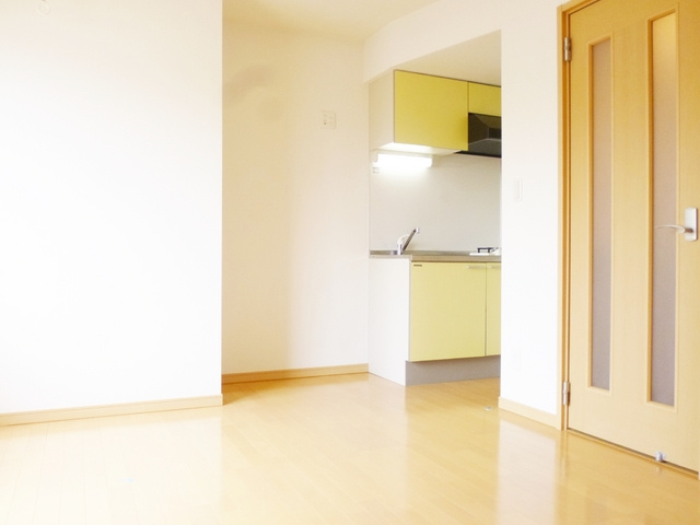 グランシャレー神谷の居間・リビング|南向きの明るいお部屋です☆