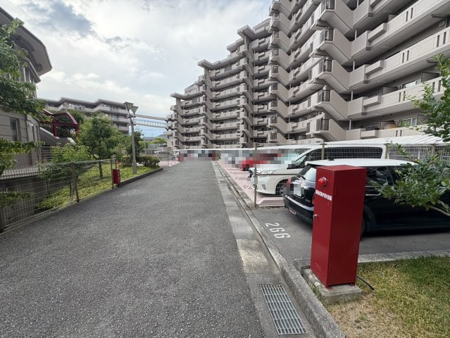 ネクステージ西神中央 D棟の駐車場
