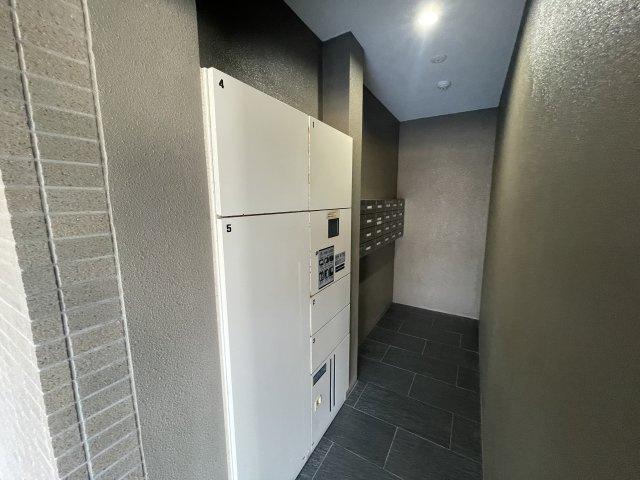 アクロス荒江グランコートのその他|宅配ボックスつき！不在時にも荷物を受け取れるので便利ですよ♪