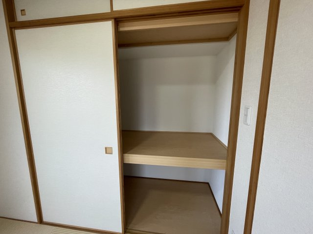 アクロス荒江グランコートの収納|和室にも収納有り！収納場所が多いのでその分お部屋を大きく使えますね♪