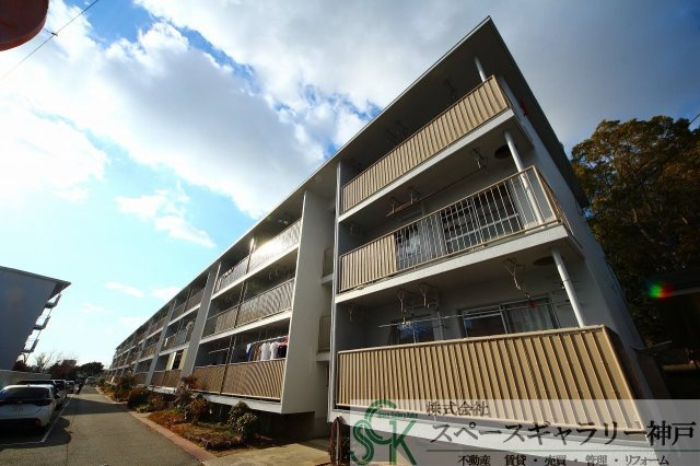 上高丸厚生年金住宅1号棟の外観