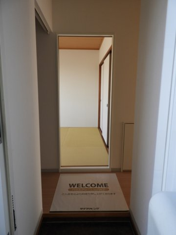 ニューハウジングの玄関