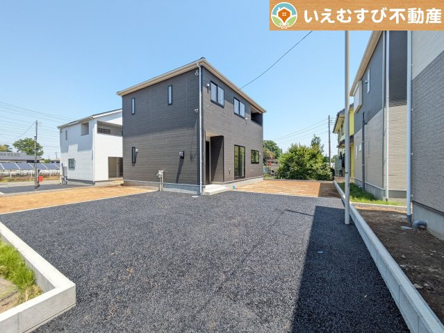 Cradle garden　吉見町東野第22の駐車場|2台駐車可能なスペース完備
しっかり舗装してある駐車スペースで天気が悪く足元が悪い日でも乗り降りしやすい♪