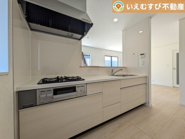 Cradle garden　吉見町東野第22のキッチン|機能性収納性に溢れるキッチン
収納もたっぷり付いていてすっきり片付く！毎日楽しくお料理が出来そうです！