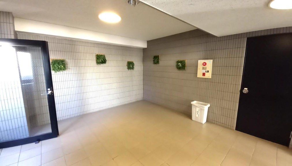 セレーブル城南のエントランス|エントランス　防犯カメラ宅配BOXのあるエントランス