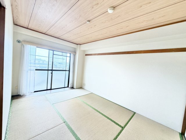 ホーリーグランド稲毛山王の和室