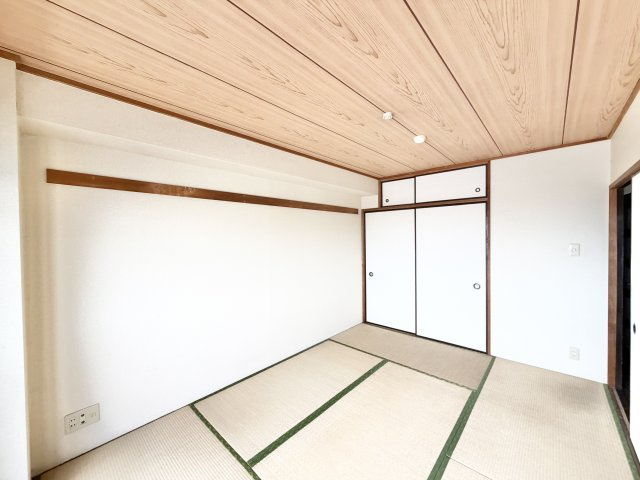 ホーリーグランド稲毛山王の和室