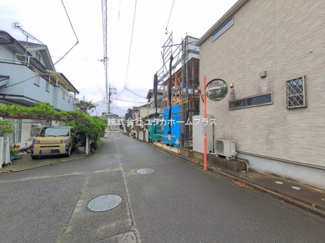【前面道路含む現地写真】 | 東大和市中央1丁目　新築戸建　【全1棟】
