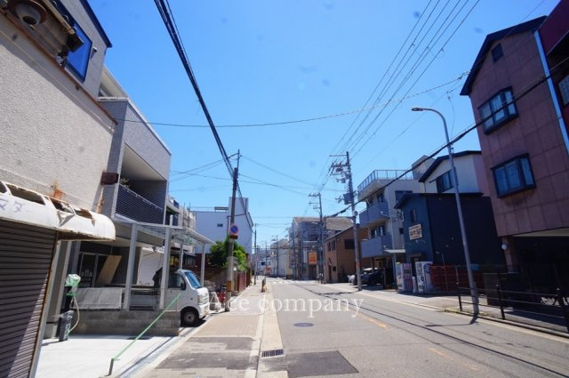 【前面道路含む現地写真】 | 生野区田島3丁目 | 【前面道路：幅員約11ｍ！歩道付き♪】生活施設・お買い物施設が周辺に充実♪子育てしやすい住環境です♪
