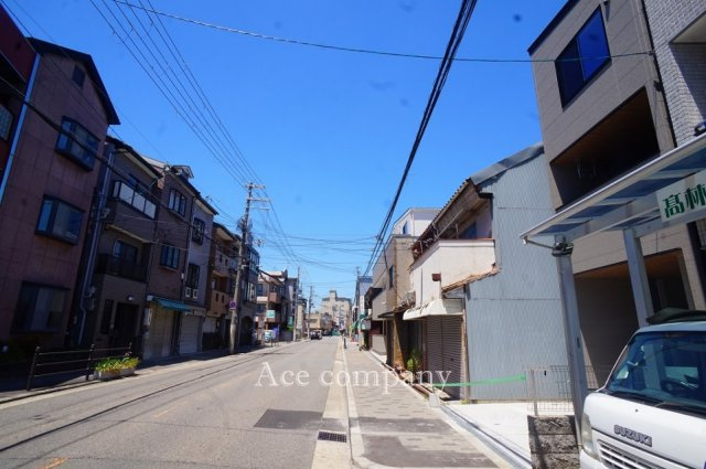 【前面道路含む現地写真】 | 生野区田島3丁目 | 【前面道路：幅員約11ｍ！歩道付き♪】生活施設・お買い物施設が周辺に充実♪子育てしやすい住環境です♪