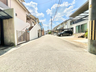 【前面道路含む現地写真】 | 宇治市広野町宮谷　中古戸建 | 《アル・プラザ城陽店》《ロゴスランド》《太陽が丘公園》が車で10分圏内の距離と、ご家族での外出も楽しめます(^^♪