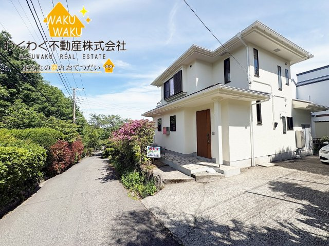 中古戸建の前面道路含む現地写真