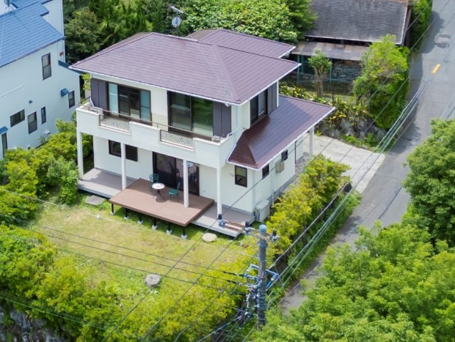 中古戸建の前面道路含む現地写真