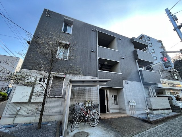 イースト河辺の外観