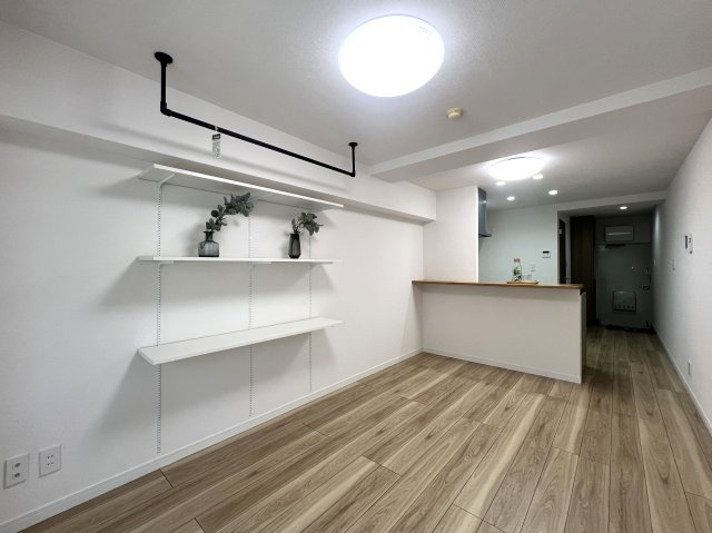 駅は２路線利用可！ハマスタ徒歩圏♪どこから見ても需要ありな１Ｒ。一周回って１Ｒの良さに気付ける【モナーク伊勢佐木】リフォームの洋室|コンパクトで使いやすい洋室です