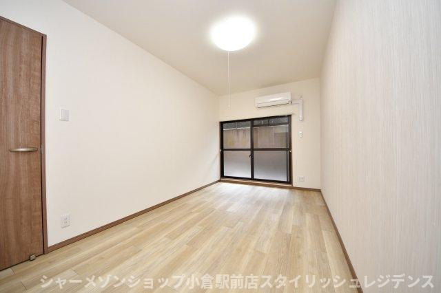 ペルル企救丘２番館の居間・リビング