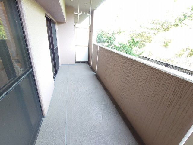 ペルル企救丘2番館（B-12）のバルコニー