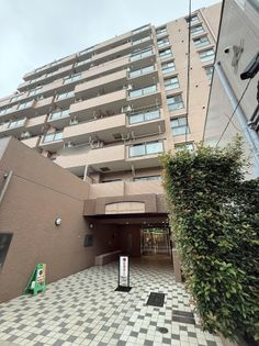ライオンズステーションプラザ千歳烏山のエントランス|ライオンズステーションプラザ千歳烏山：オートロック＆宅配ボックス付きマンションです！