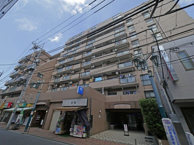 ライオンズステーションプラザ千歳烏山の外観|スーパーやコンビニ近く買物便利な平成７年築の新耐震基準マンション、ライオンズステーションプラザ千歳烏山は即日現地案内可能となっておりますので、お気軽にお問い合わせください！