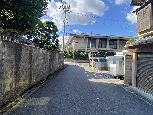 岡崎東天王町中古戸建の前面道路含む現地写真
