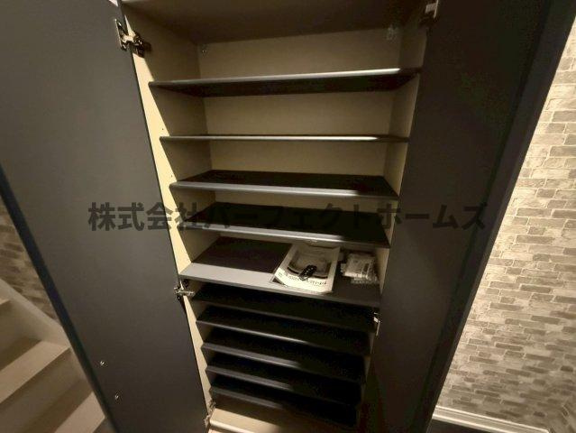 高野道ガレージハウスB棟の収納|たっぷりとした収納スペースです
